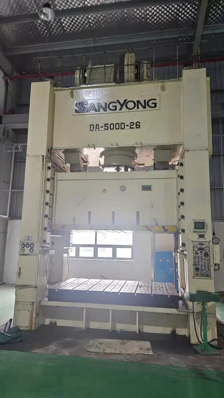MÁY DẬP THỦY LỰC 2 TRỤ SSANGYONG & BỘ CẤP LIỆU NC LEVELLER FEEDER