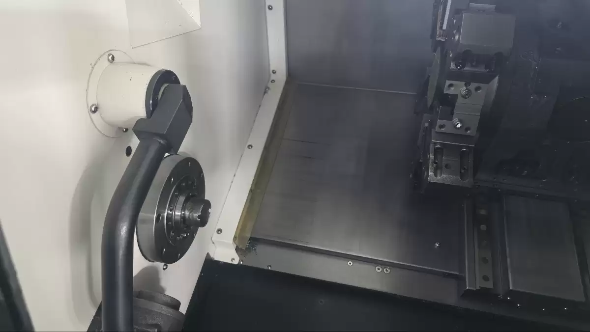 중고 현대위아 (HYUNDAI WIA) CNC 선반 6인치 SE2200A