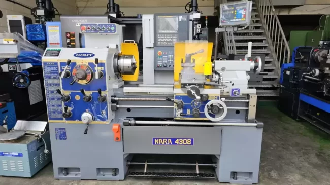 범용 선반 (기계식 수동 선반 / Manual Lathe) GOMT