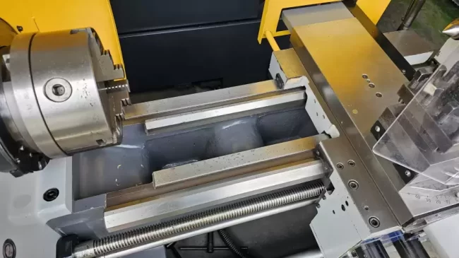범용 선반 (기계식 수동 선반 / Manual Lathe) GOMT