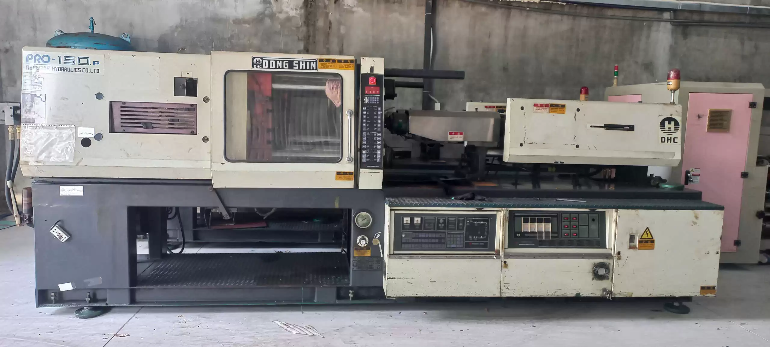 동신 인젝션 몰드 머신 150톤 – Dongshin Injection Mold Machine 150 tons